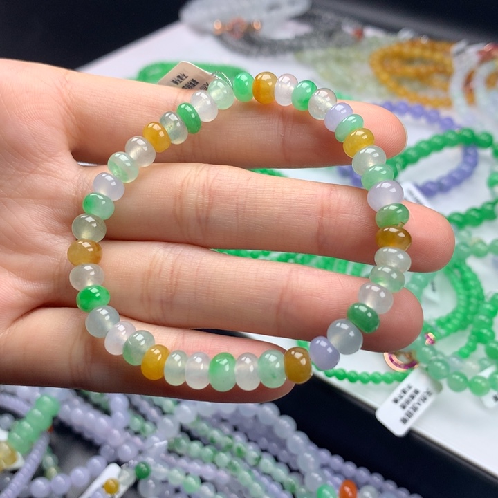 翡翠手镯未镶嵌卡