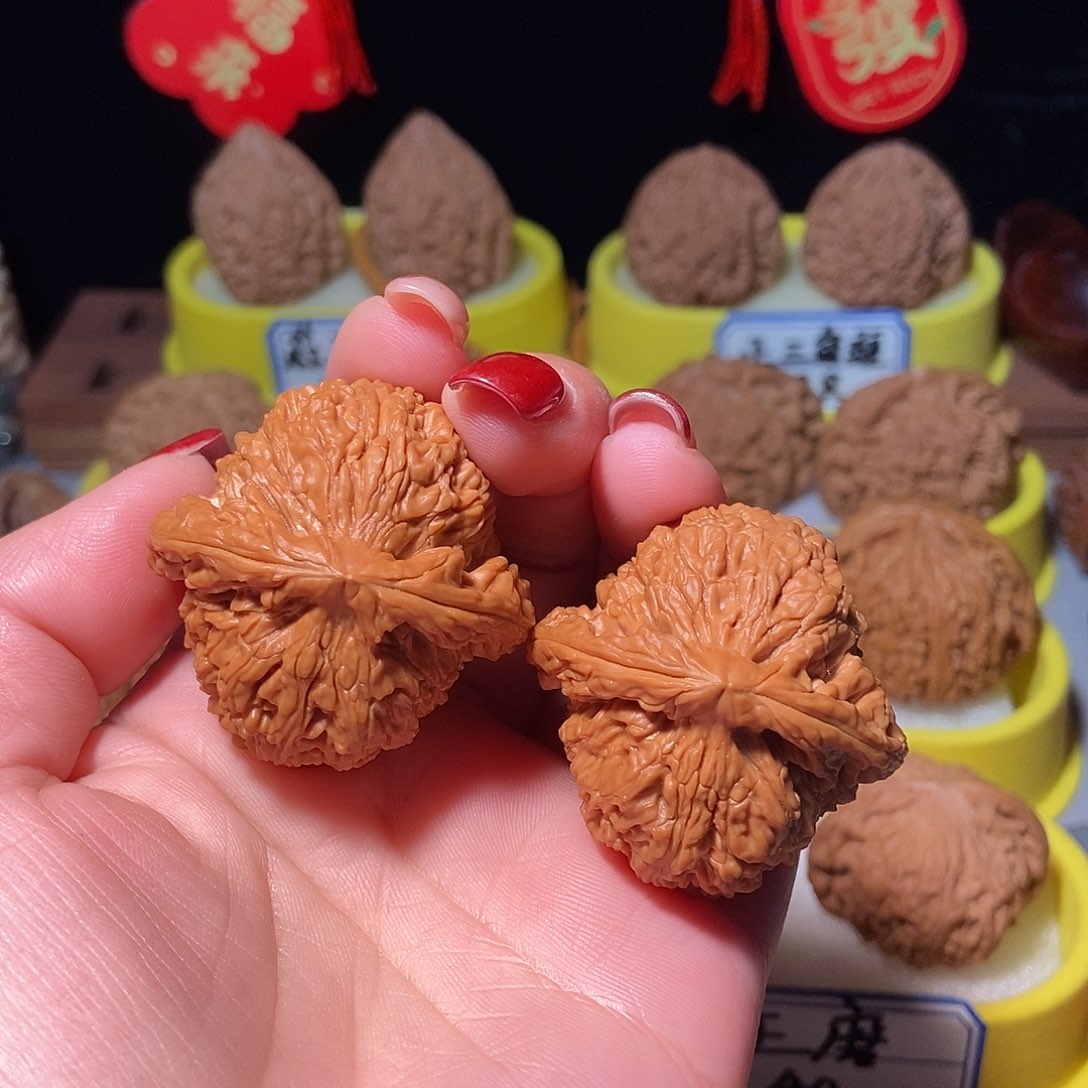 文玩核桃吊坠大球疆