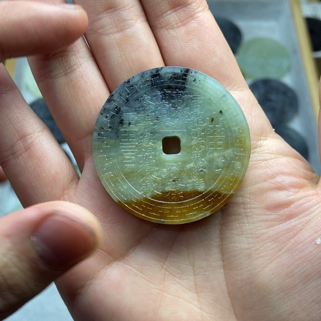 蛇纹石玉颈饰未镶嵌翾