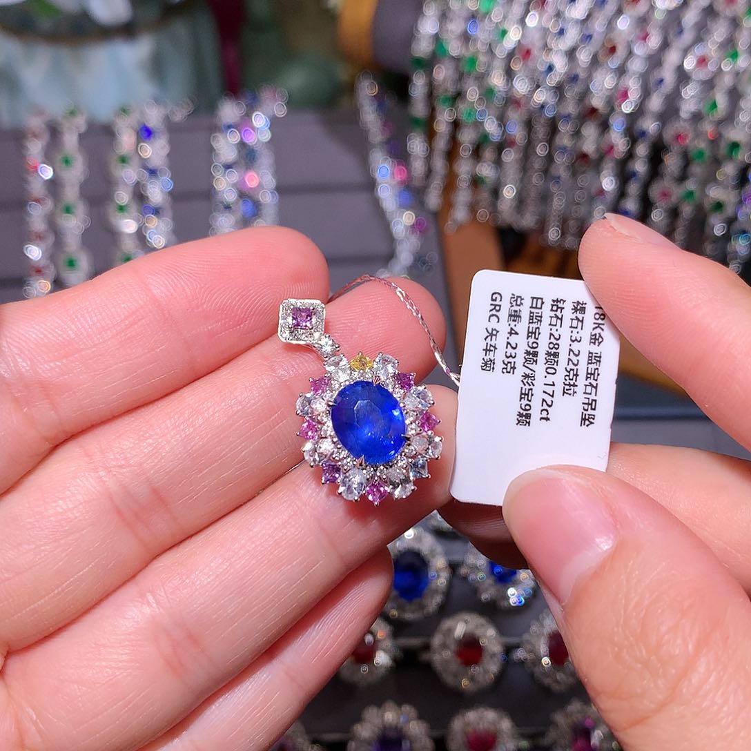 蓝宝石吊坠18K金镶嵌