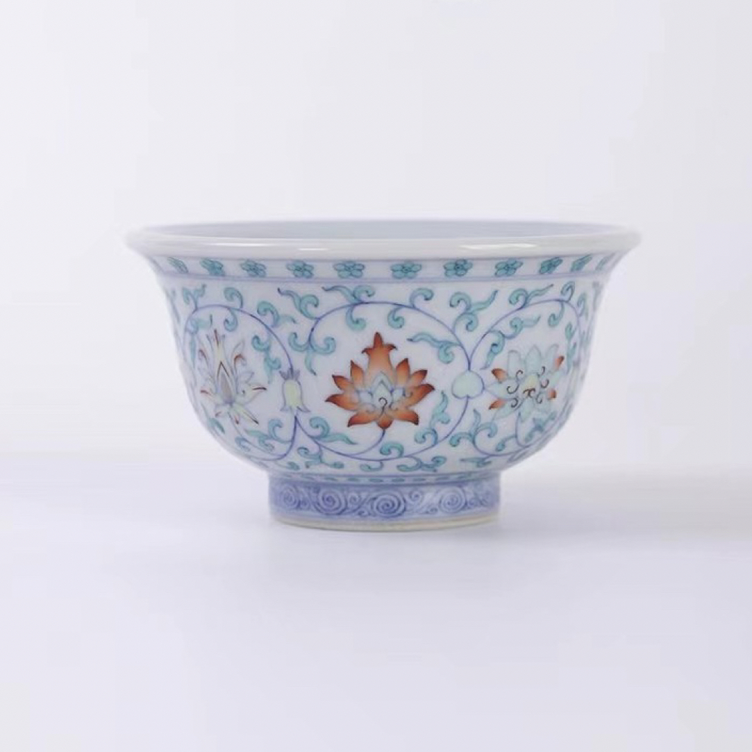 手绘经典斗彩压手杯！