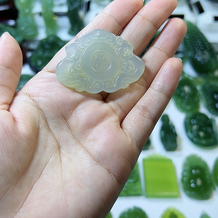 蛇纹石玉颈饰未镶嵌