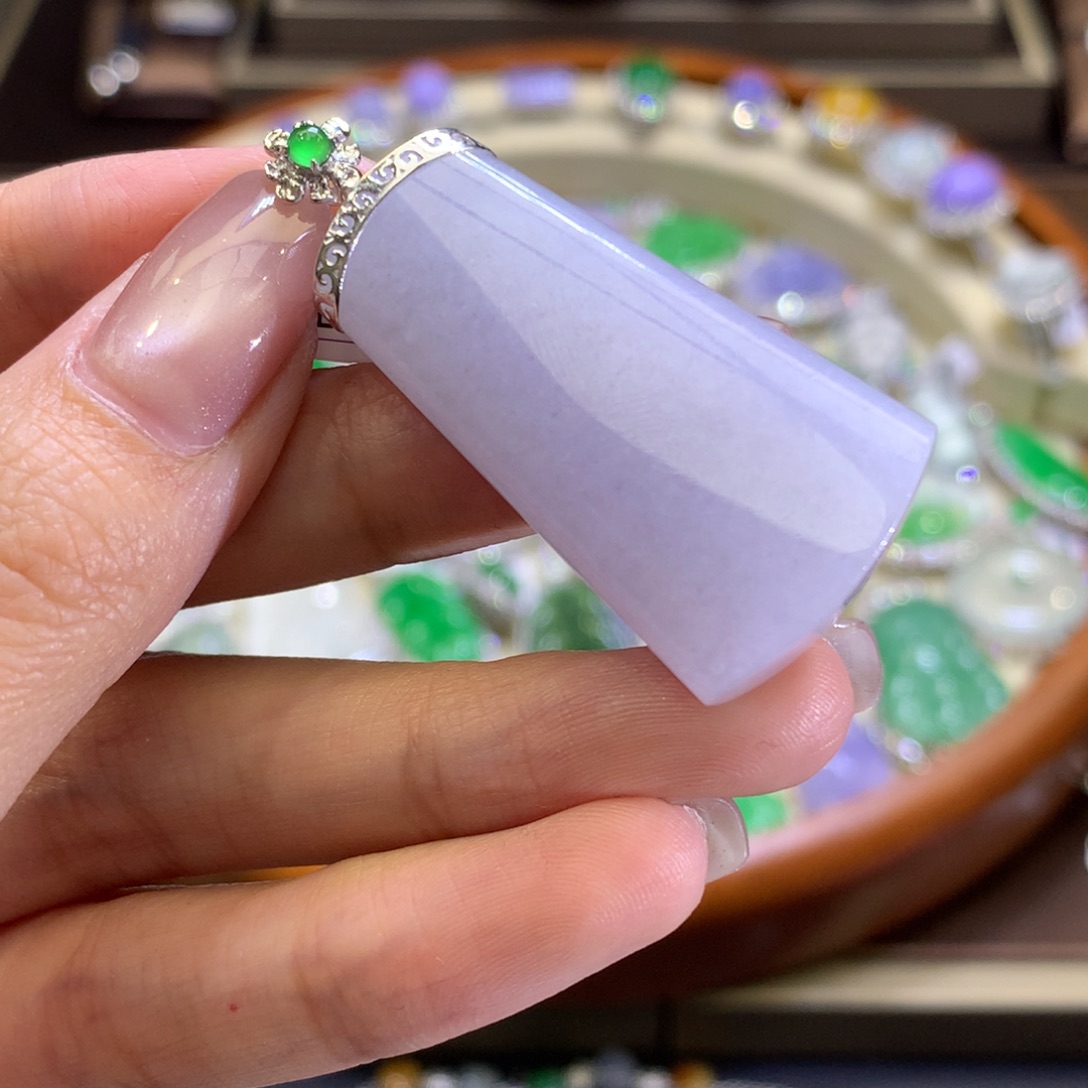 翡翠颈饰18K金镶嵌翡翠吊坠