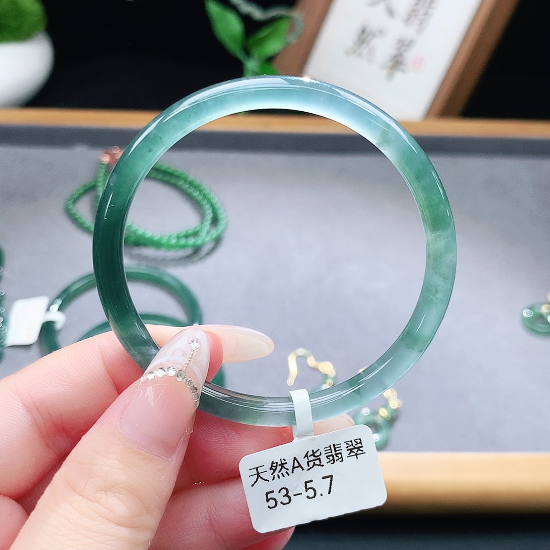 翡翠手镯（圆镯）未镶嵌