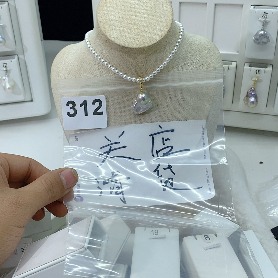 淡水珍珠颈饰合金