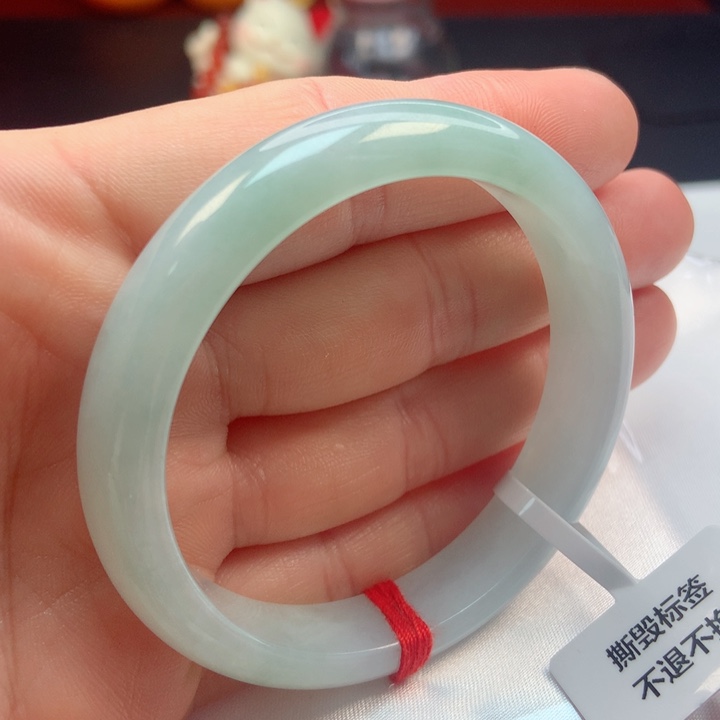 翡翠手镯未镶嵌52圈