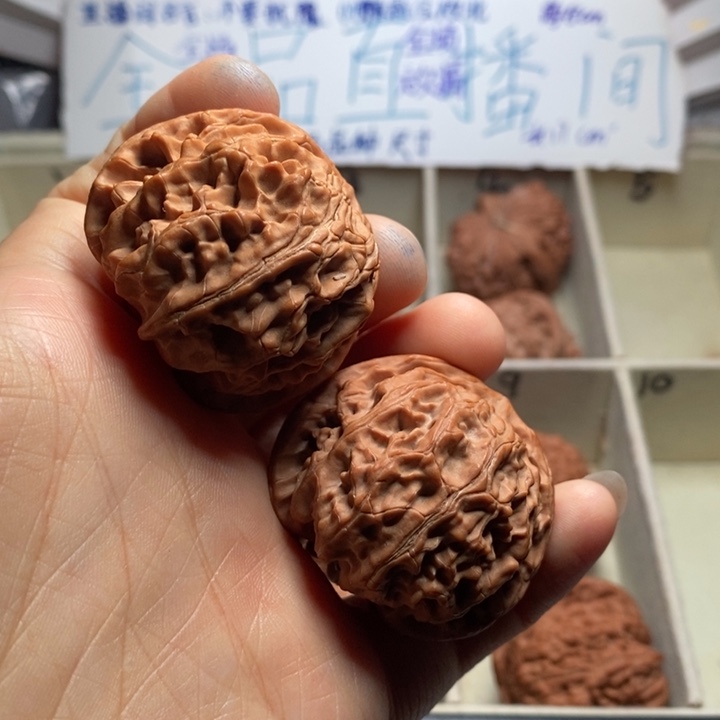 文玩核桃吊坠苹果园