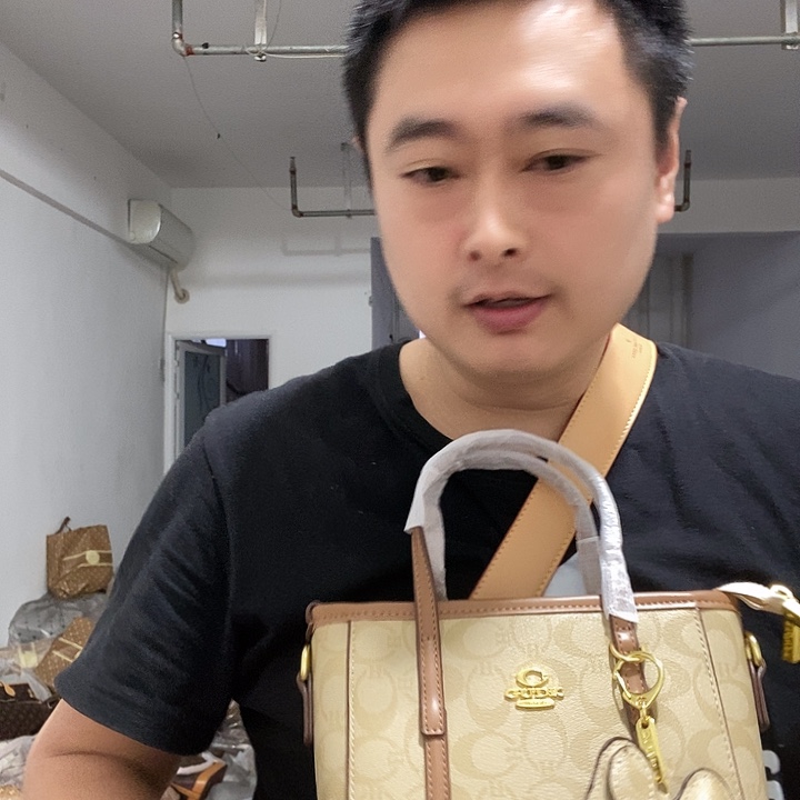 鳄鱼皮（革）犏牛皮（革）