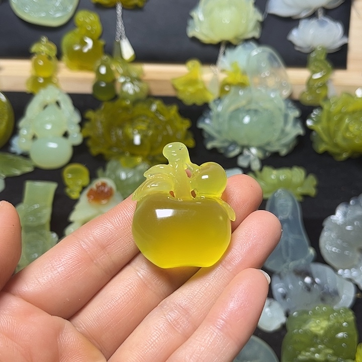 蛇纹石玉未镶嵌颈饰