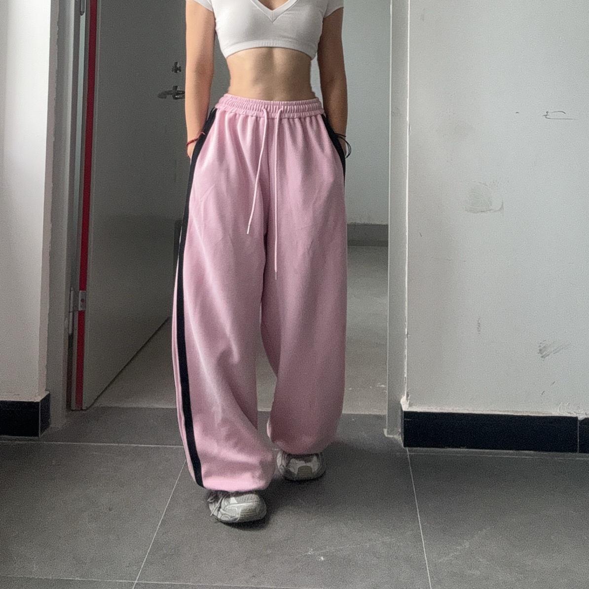 少女系粉色运动裤女2025秋装新款高腰韩系穿搭宽松学生阔腿休闲裤