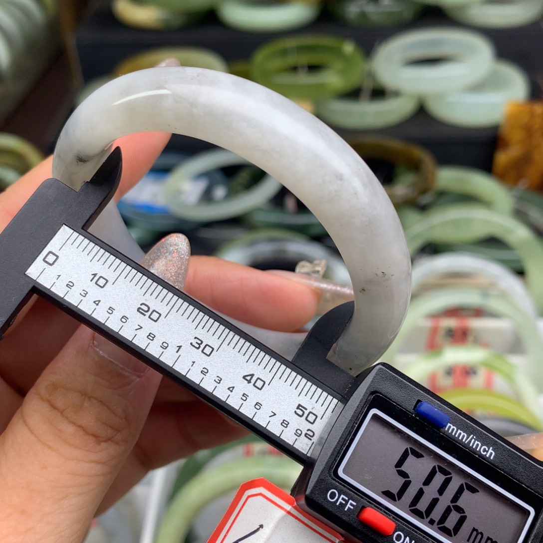 蛇纹石玉未镶嵌手镯802
