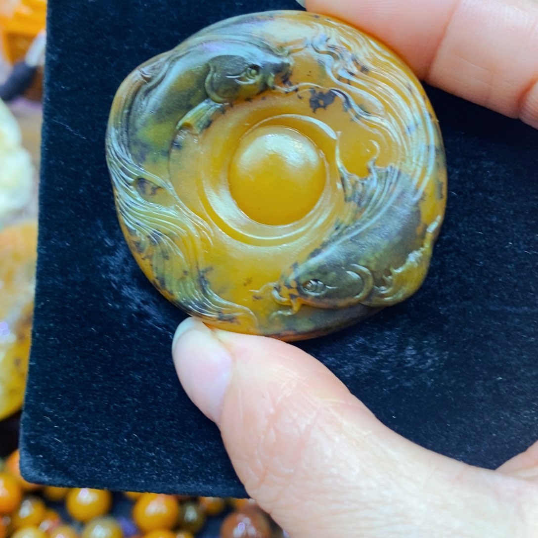未镶嵌石英质玉（黄龙玉）颈饰