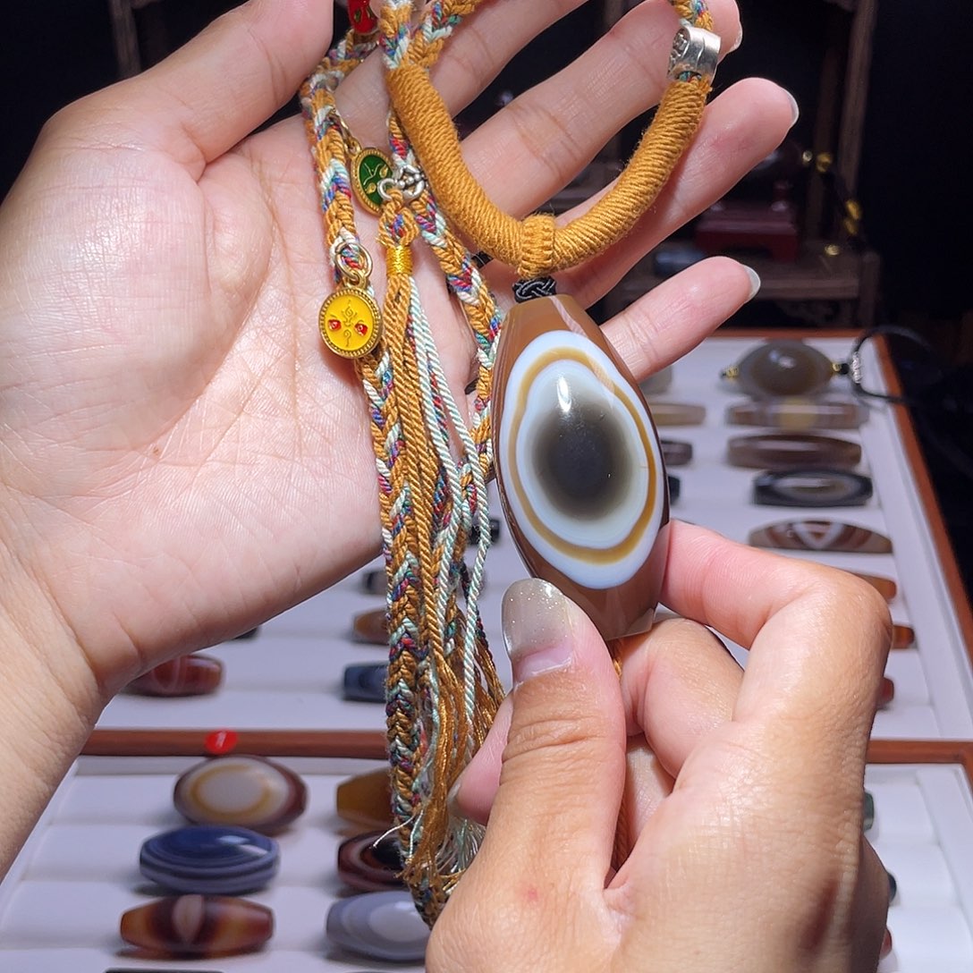 玛瑙/玉髓未镶嵌吊坠(赠链)