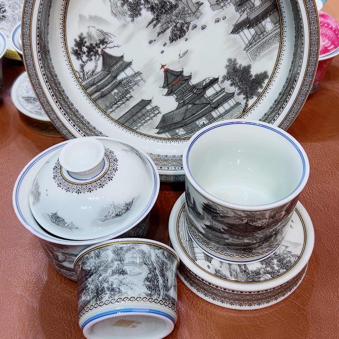 摆件景德镇市和上海的城市发展战略研究