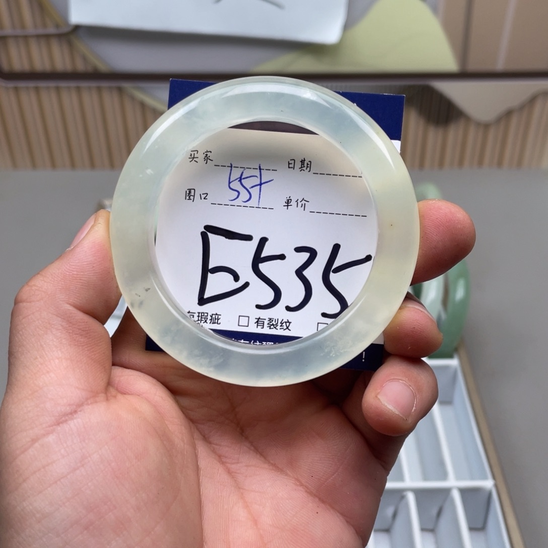 岫玉手镯手镯未镶嵌