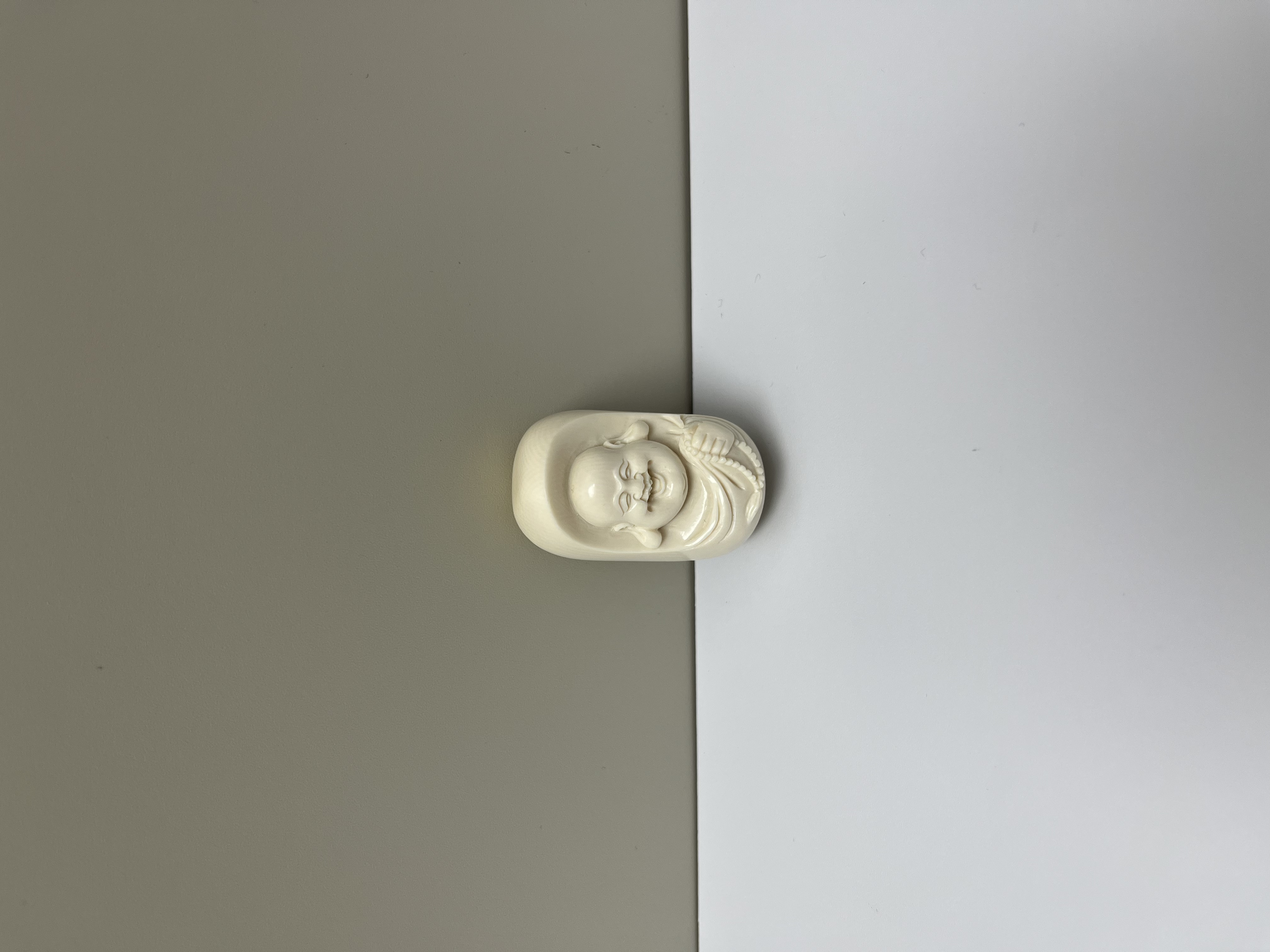 【百亿佛工牌】猛犸原牙原色精工立体雕刻（持珠弥勒）佛工牌