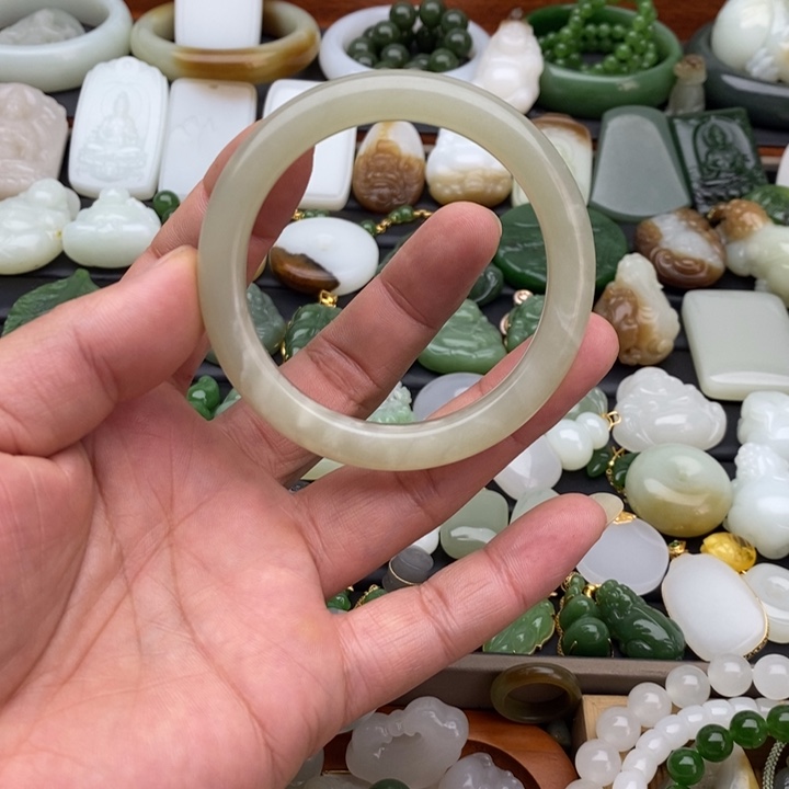 橙****和田玉未镶嵌手镯