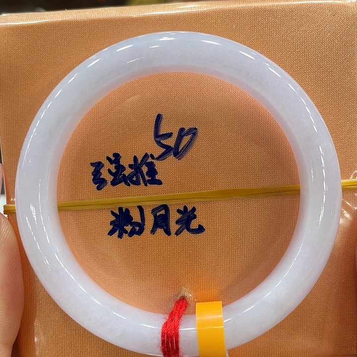 翡翠手镯未镶嵌翡翠手镯