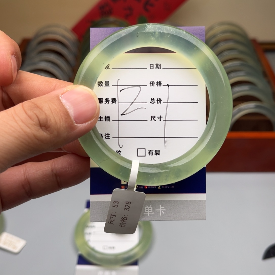 蛇纹石玉手镯未镶嵌十*话