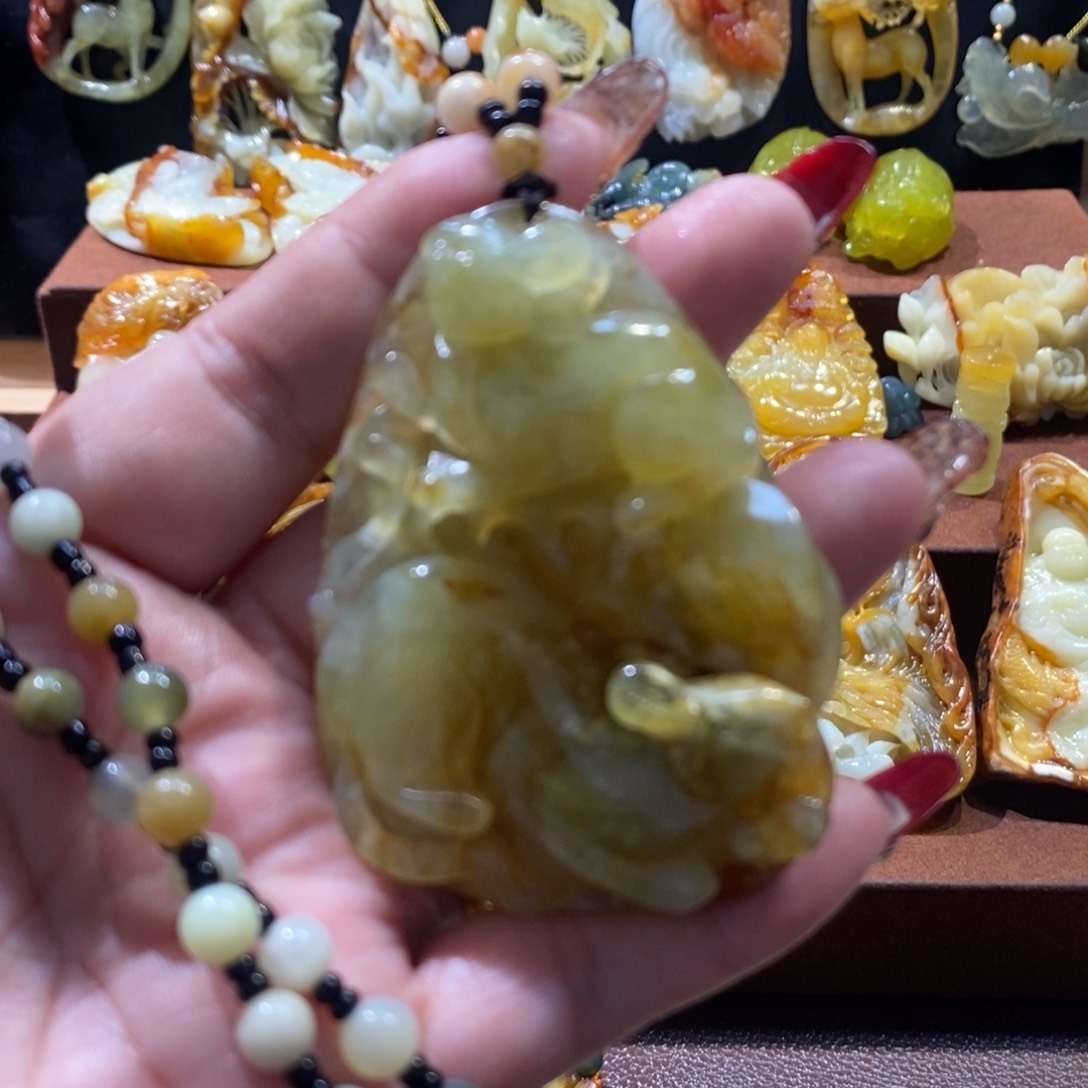 蛇纹石玉颈饰未镶嵌