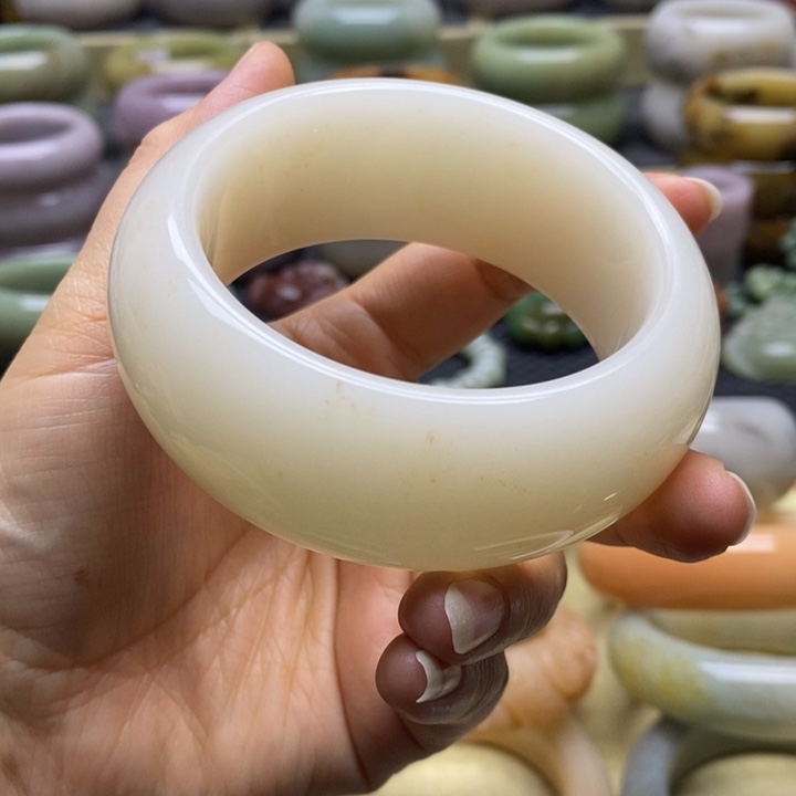 石英质玉未镶嵌手镯