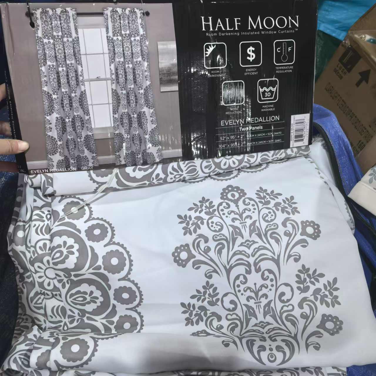 8372白底灰色青瓷穿杆窗帘，单片132*241.发2片