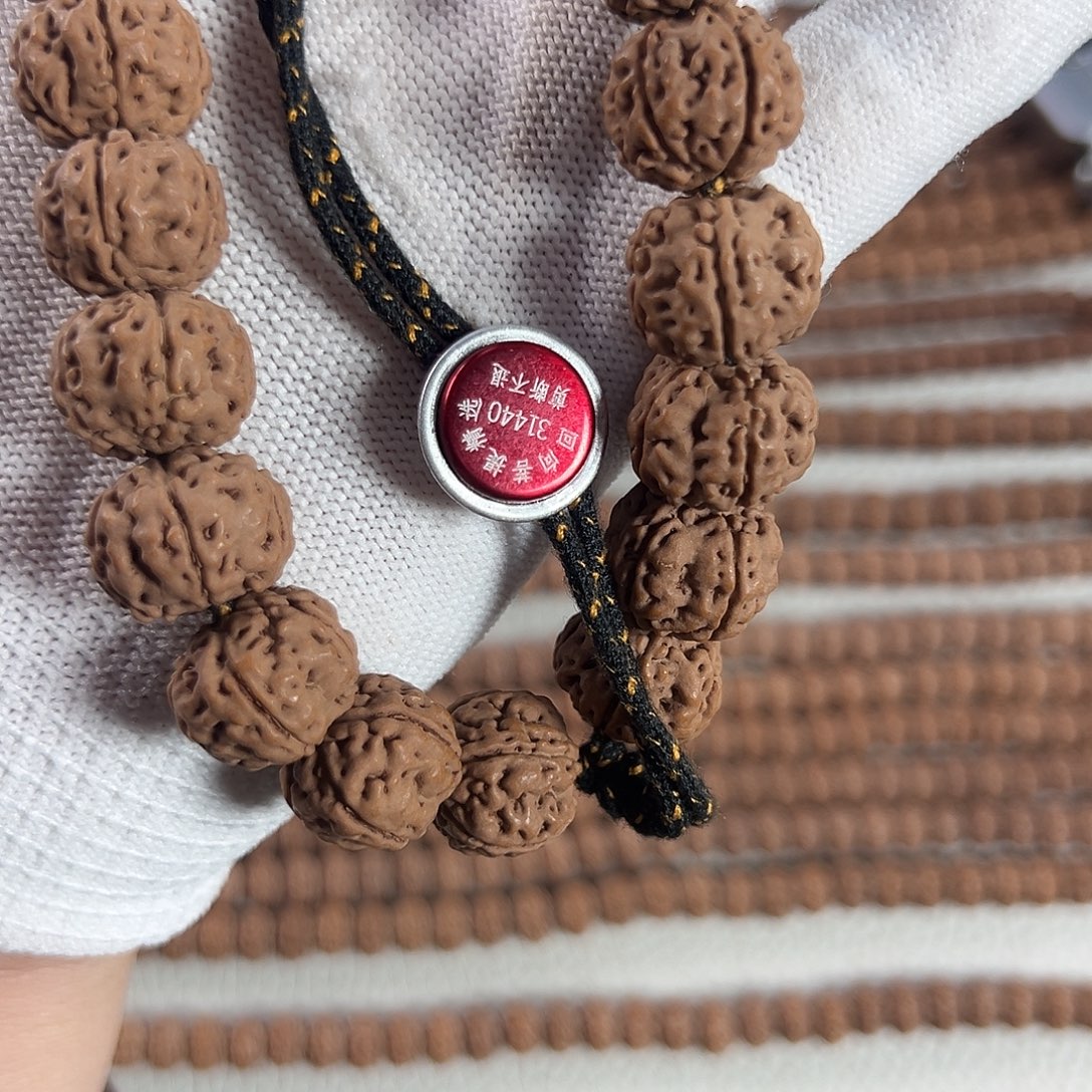 未***尽金刚菩提吊坠老树王手串