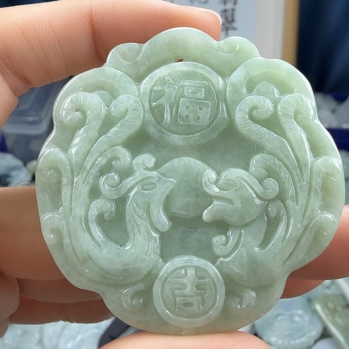 翡翠未镶嵌颈饰翡翠