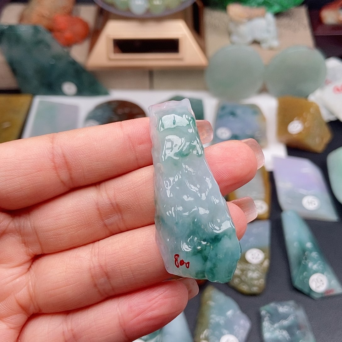 翡翠颈饰未镶嵌翡翠