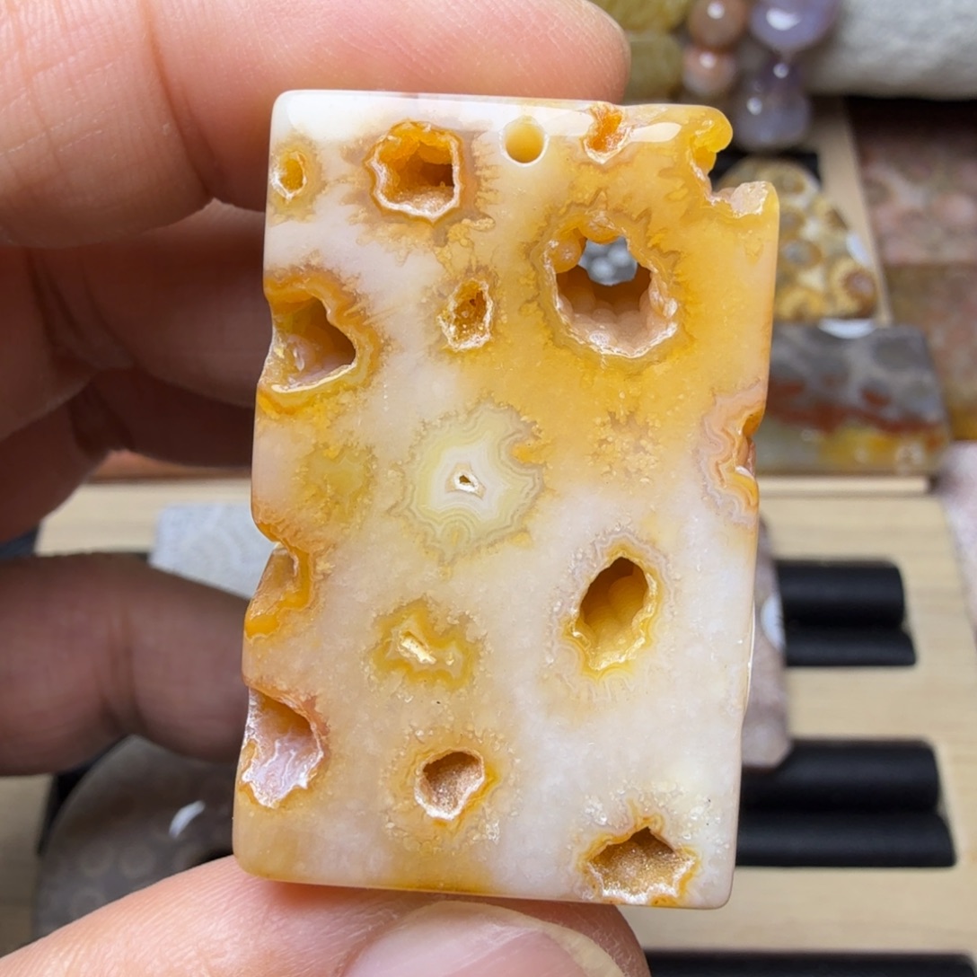 石英质玉未镶嵌纯天然色有机玉石保真色