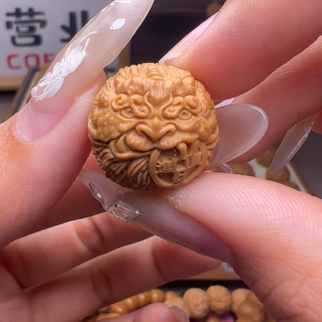 文玩核桃把件精修款吞金兽18左右尺寸全品有正常封口线