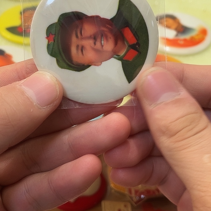 宜***人像章一一一一一一一高贵轻