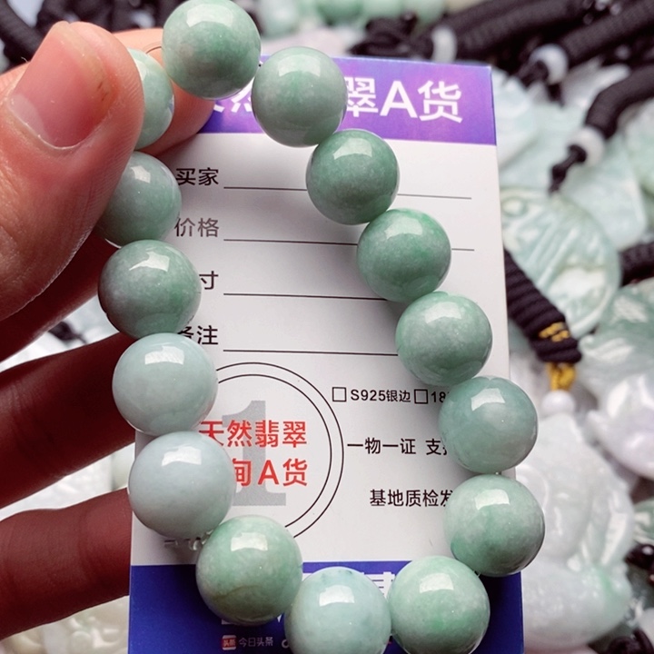翡翠挂件未镶嵌翡翠