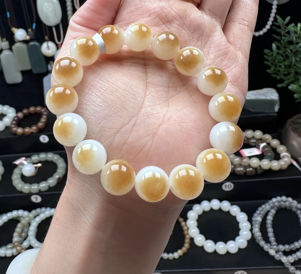 天然和田玉糖白聚宝盆一口糖