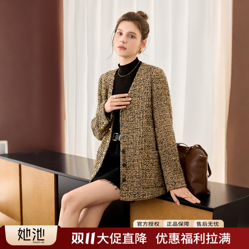 她池2025秋装新款女装宽松V领单排扣中长小香风外套T43B4477AT