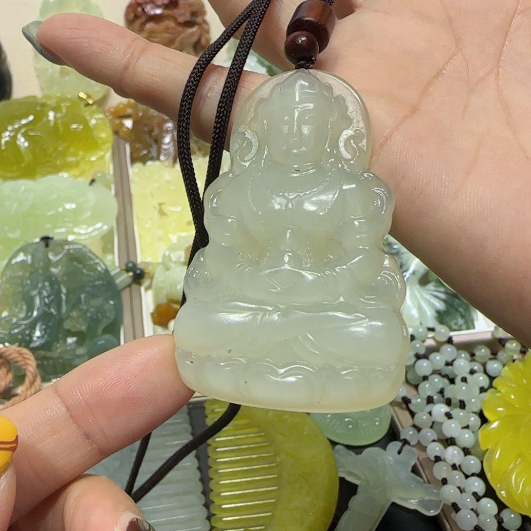 未镶嵌蛇纹石玉吊坠