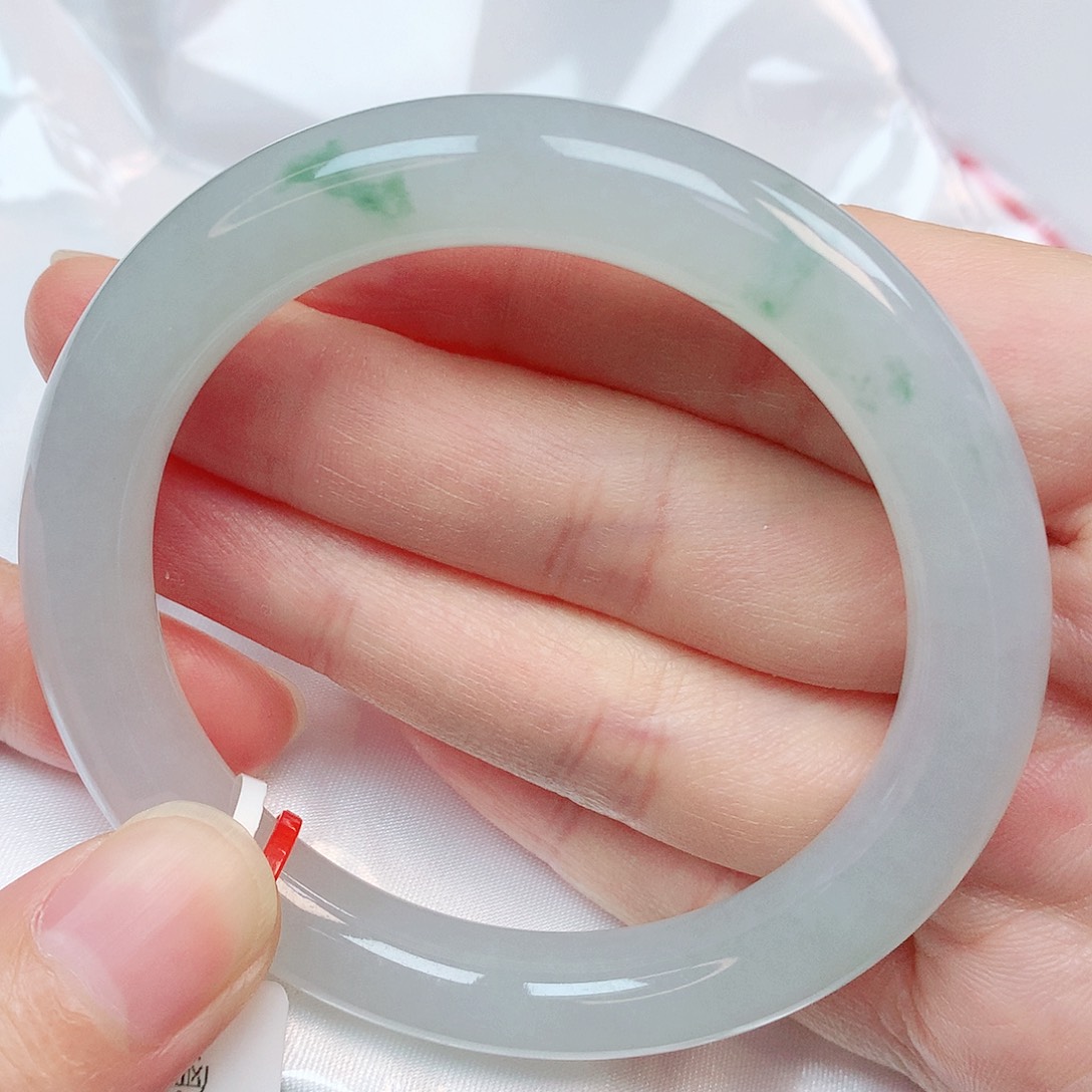 翡翠手镯未镶嵌抖音768