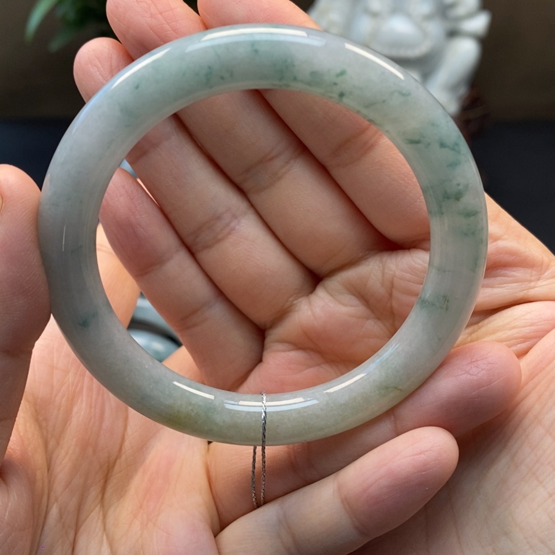 翡翠手镯未镶嵌天然