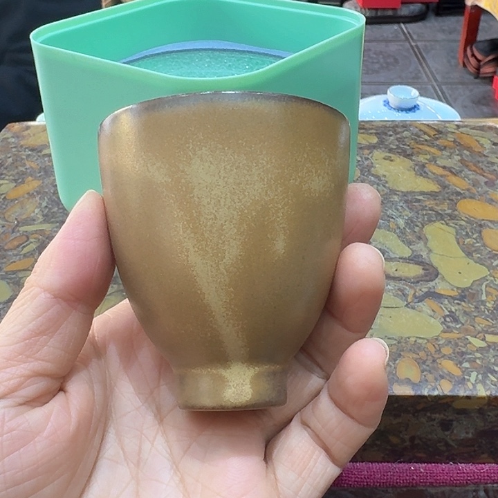 鳝鱼黄品茗杯一个。。。