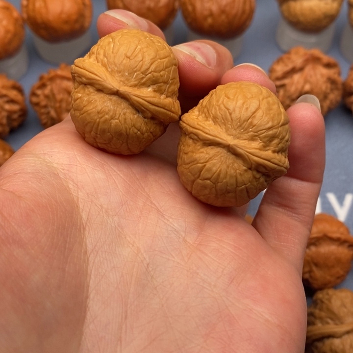 文玩核桃把件蛇皮球