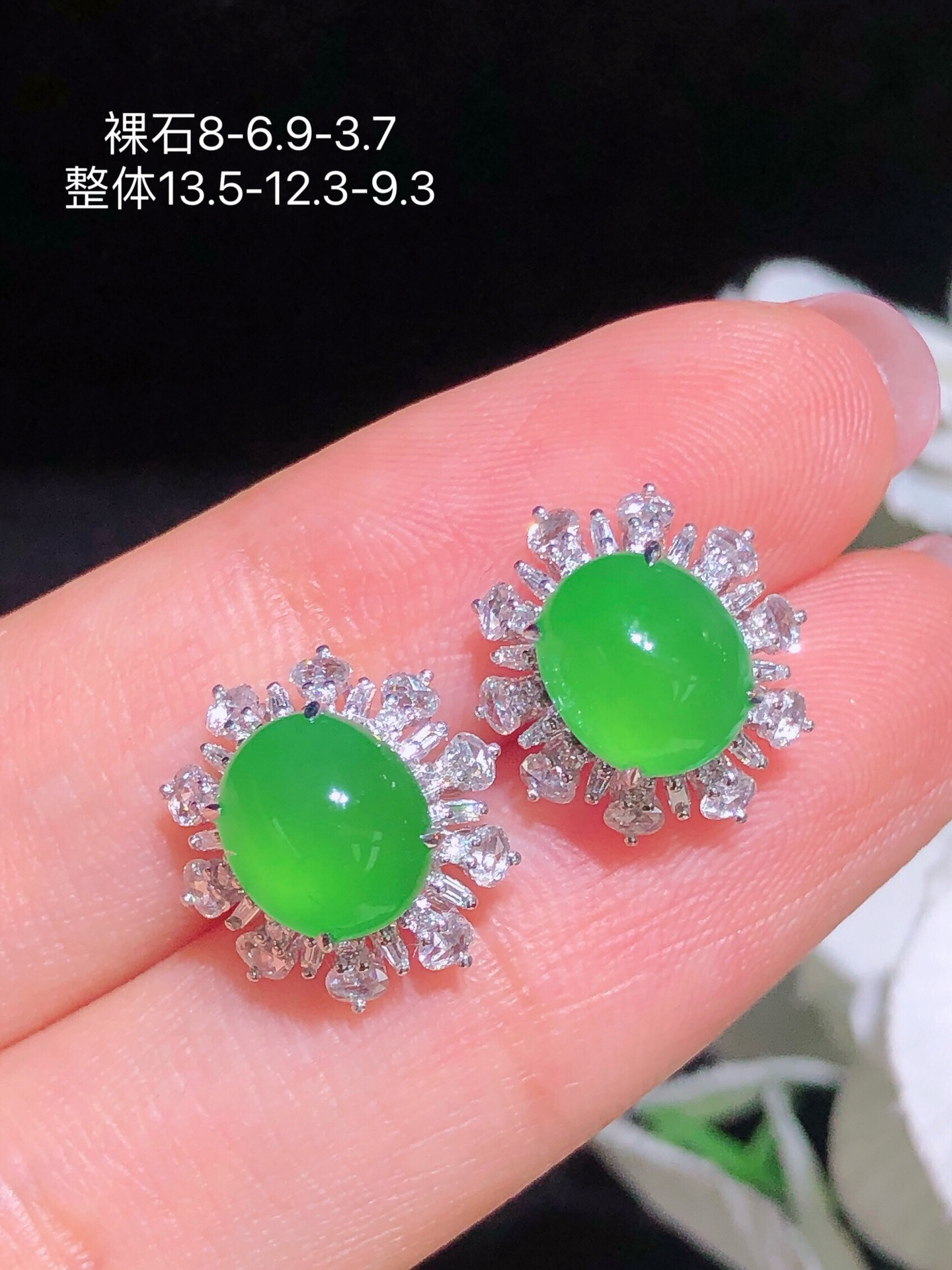 天然缅甸翡翠A货正阳绿蛋面耳钉18k金镶钻