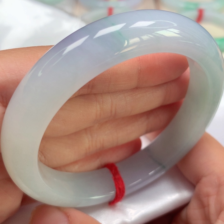 翡翠手镯未镶嵌冰胶淡春彩33号