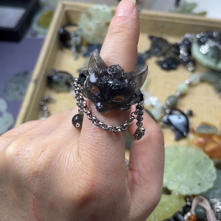 毁***人蛇纹石玉合金颈饰