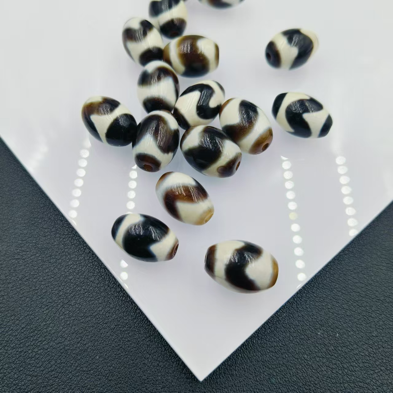 「戴琴珠宝」FR6290-玛瑙17*11mm左右路路通（多样性发其一）