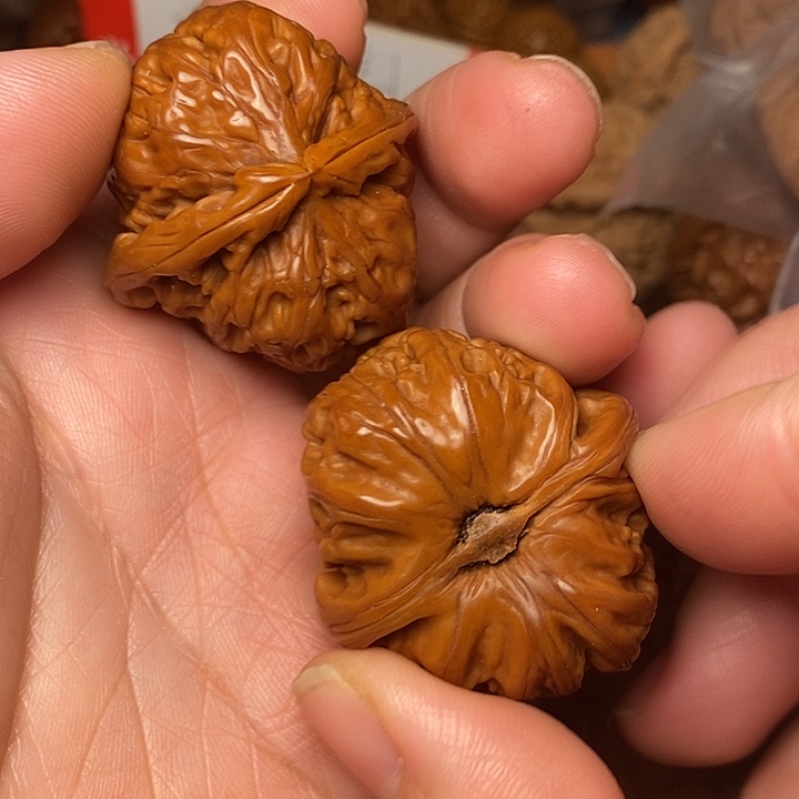 严***人把件文玩核桃白38