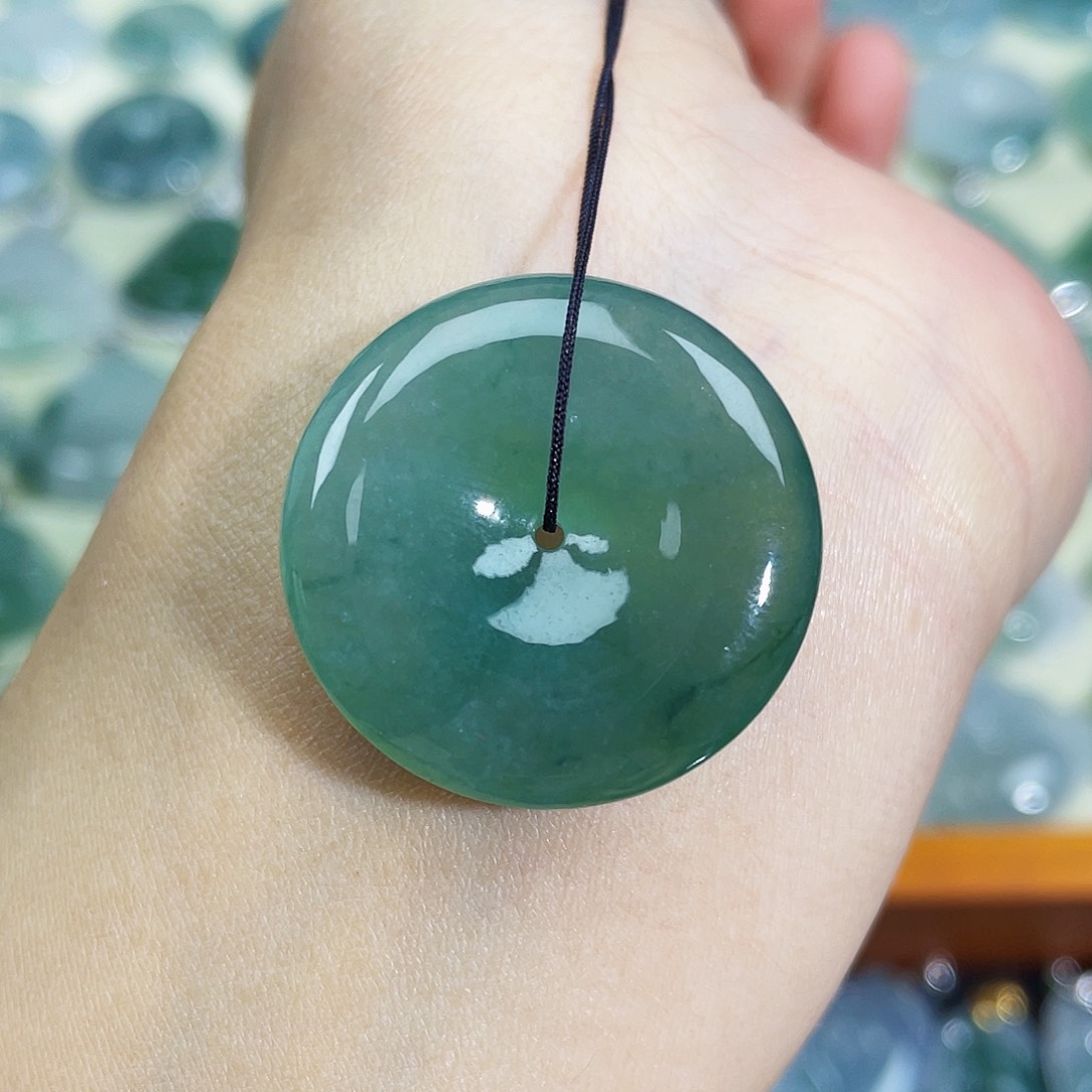 翡翠颈饰未镶嵌吊坠