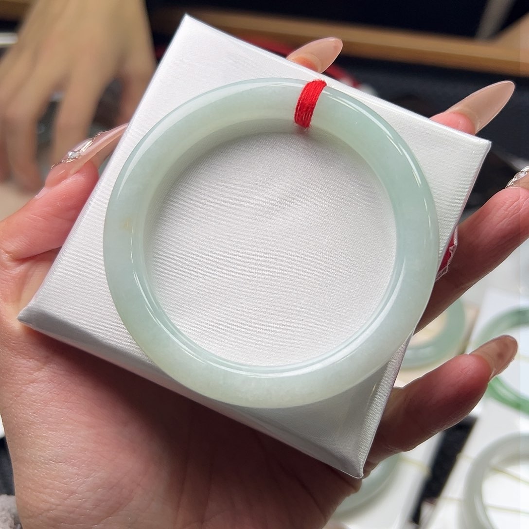 翡翠手镯未镶嵌手镯