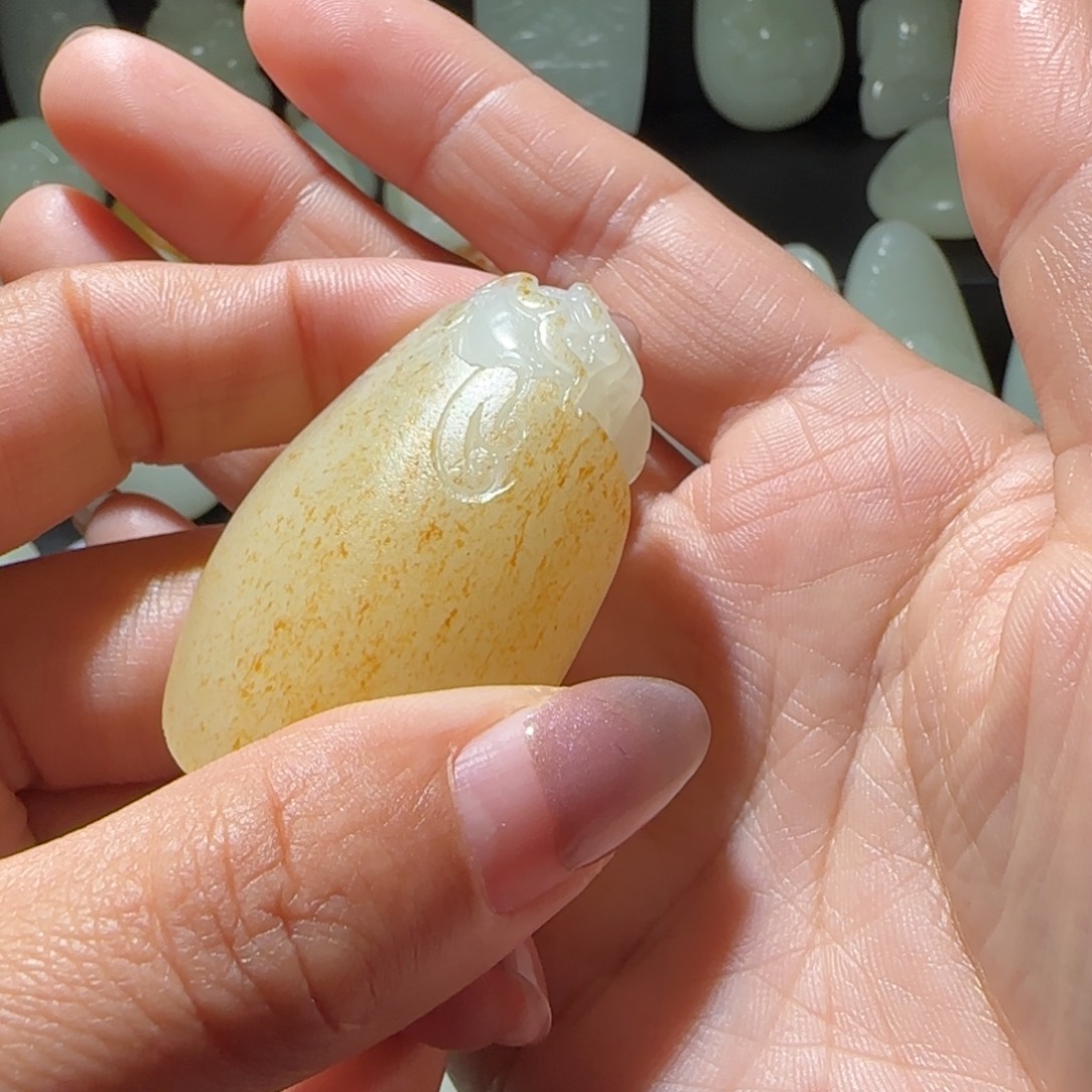 ****儿和田玉未镶嵌颈饰