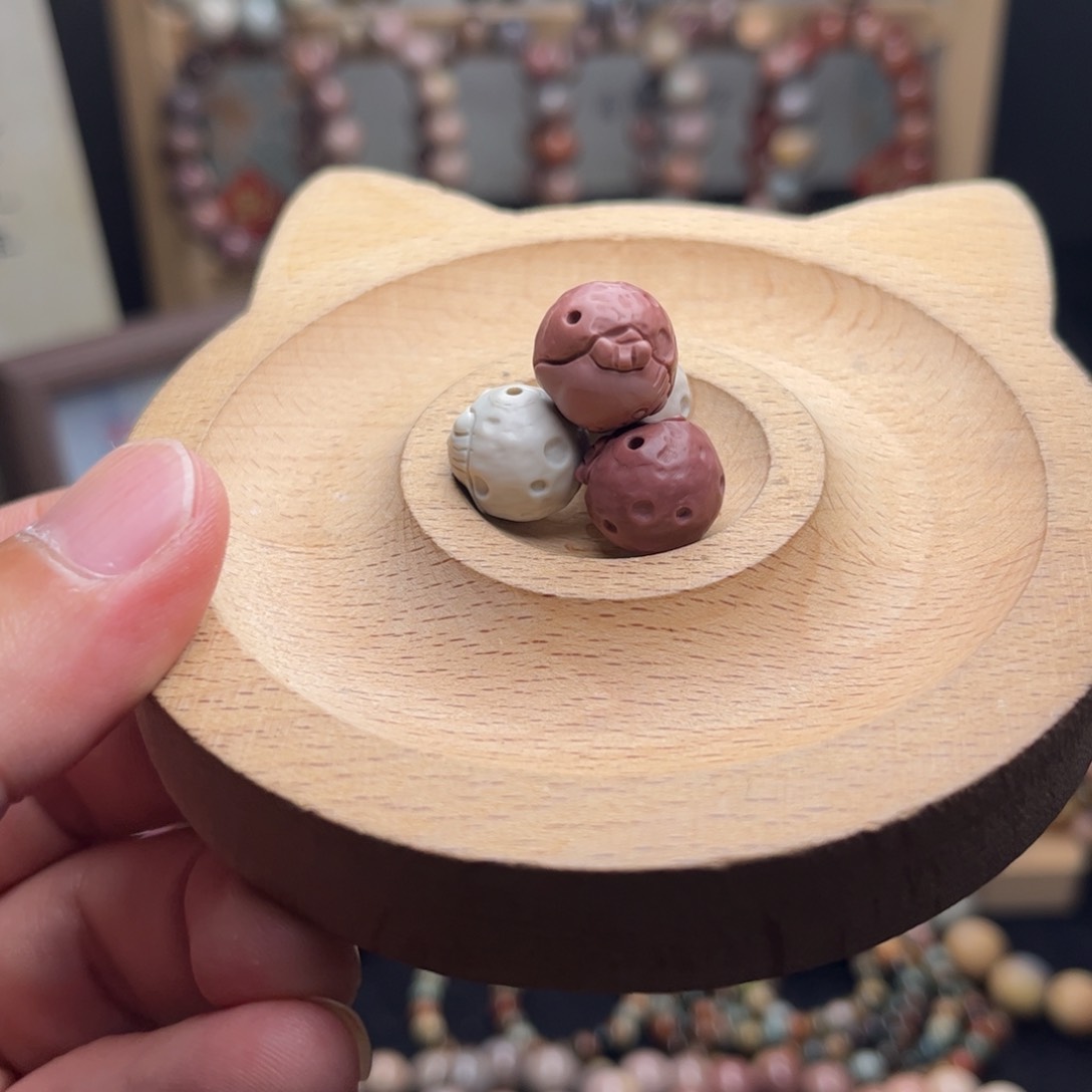 阿拉善雕刻玛瑙珠