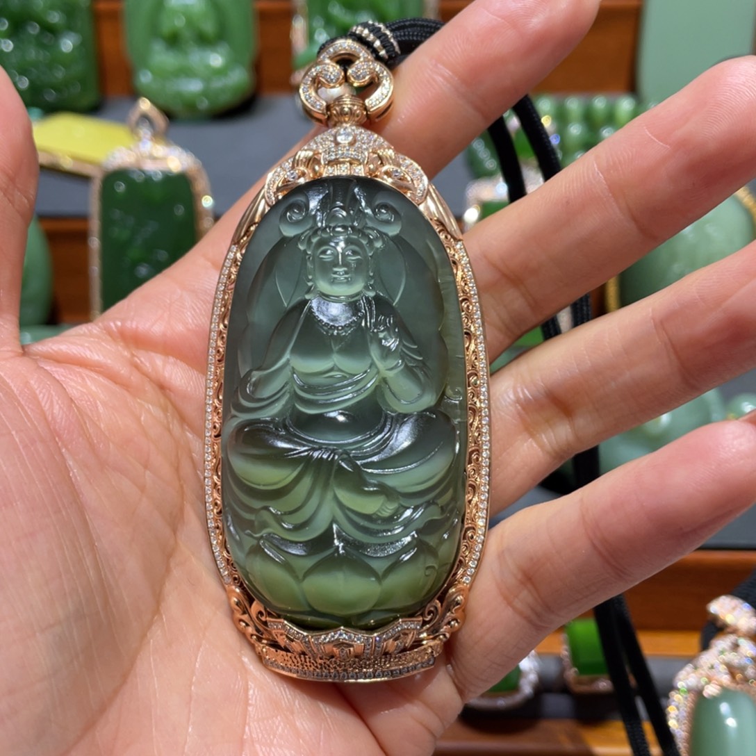 星***空和田玉（碧玉）18K金镶嵌颈饰